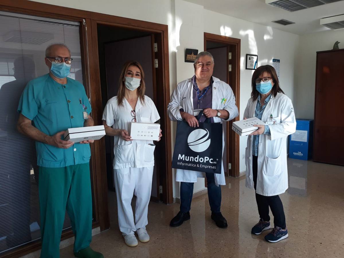 Recepci&oacute;n de las tablets por el personal sanitario del Hospital San Agust&iacute;n (Avil&eacute;s)