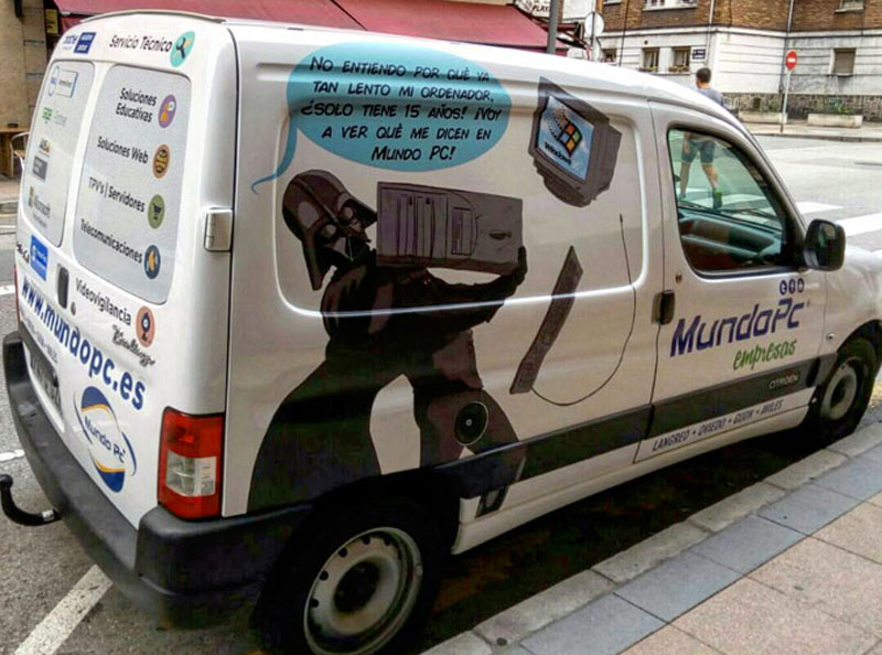 Furgoneta de Mundo Pc Inform&aacute;tica & Empresas para recogidas a domicilio