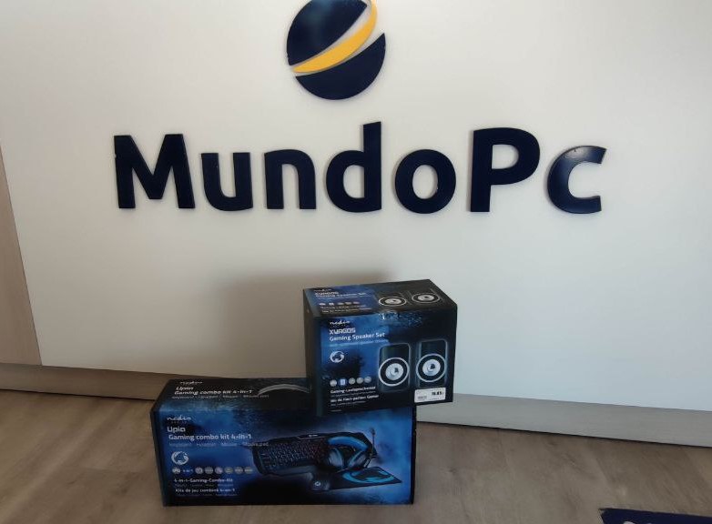 Premio kit de teclado con auriculares, rat&oacute;n y alfombrilla, y unos altravoes gaming RGB para la XI Olimpiada Inform&aacute;tica de Asturias
