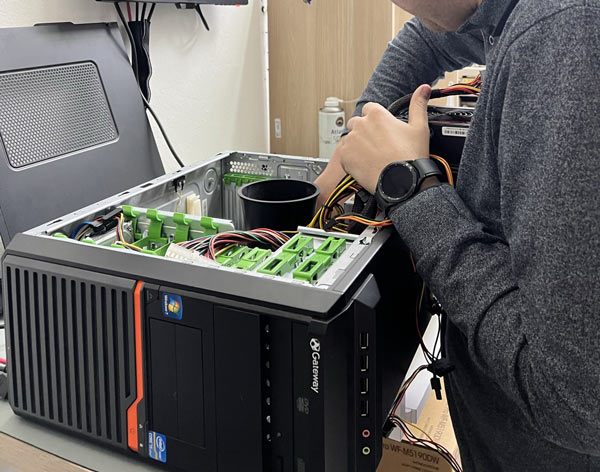 Reparaci&oacute;n de un ordenador de sobremesa en una de las tiendas MundoPc Inform&aacute;tica & Empresas