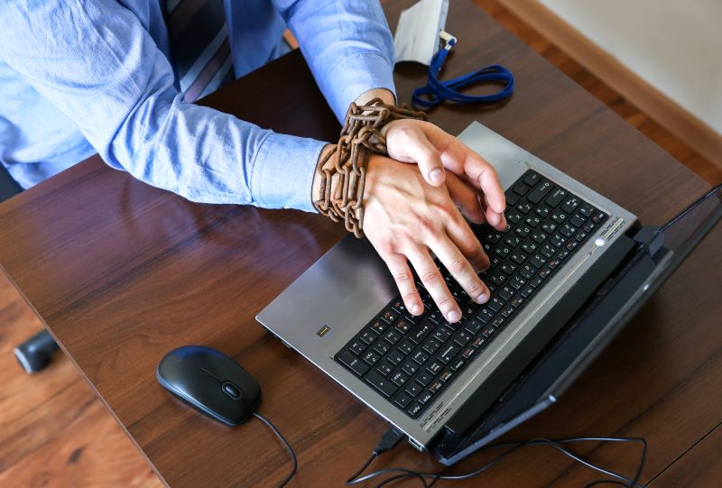 Denuncia los delitos inform&aacute;ticos a la Polic&iacute;a Nacional