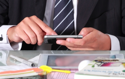 Un tercio de los trabajadores dejar&iacute;a su puesto si le prohibiesen utilizar el m&oacute;vil