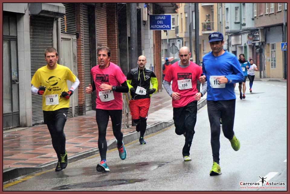 Carrera solidario por Shamira en Mieres con la camiseta de MundoPC con el deporte