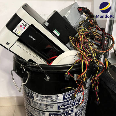 Qué residuos y riesgos genera el uso de la informática en el medioambiente y cómo los minimizamos/reciclamos en MundoPC Informática