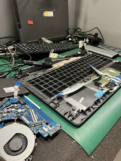 Cambio de telclado portátil en  MundoPc informática & Empresas