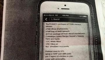 Hace una fotocopia del móvil porque no sabe capturar pantalla