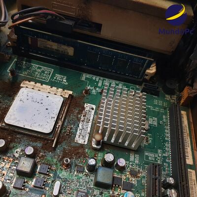 El efecto del humo del tabaco en el interior de un ordenador