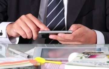 Un tercio de los trabajadores dejaría su puesto si le prohibiesen utilizar el móvil